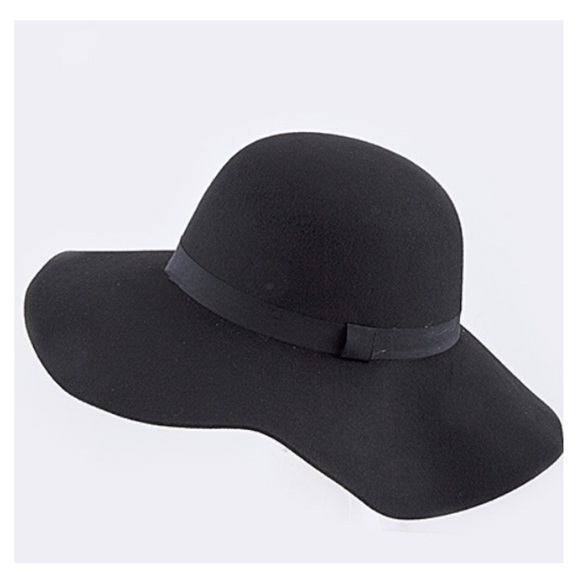 Black floppy hat LAST ONE!