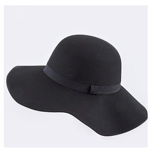 Black floppy hat LAST ONE!