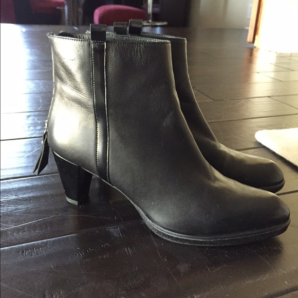 Stuart Weitzman Black Leather Ankle Boots