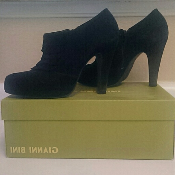 Gianni Bini Black Suede low ankle booties