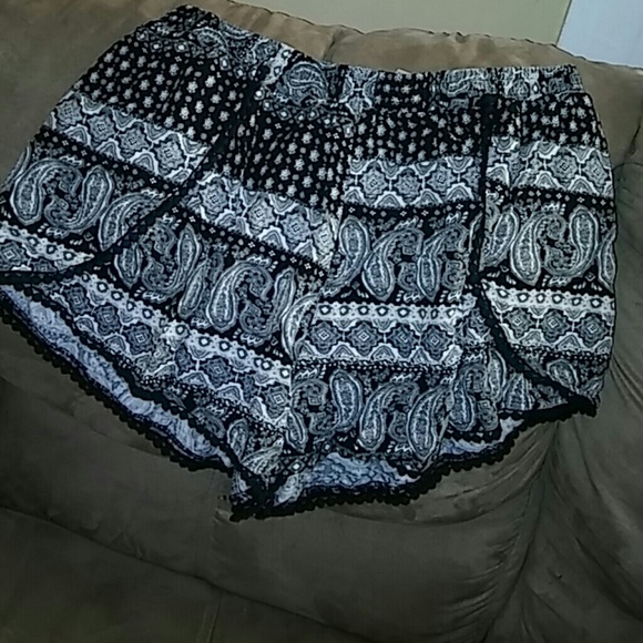 Cute high waisted flowy shorts