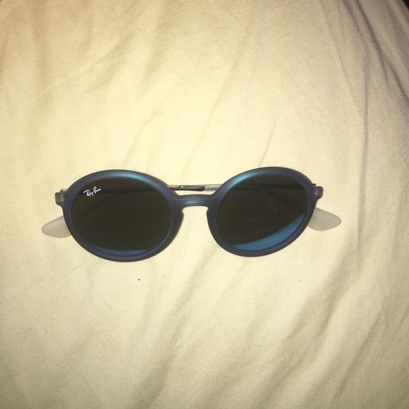 NWT Round Ray Ban Blue lenses. NEVER BEEN WORN