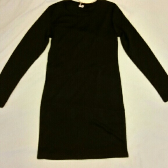 Long-sleeved little black dress