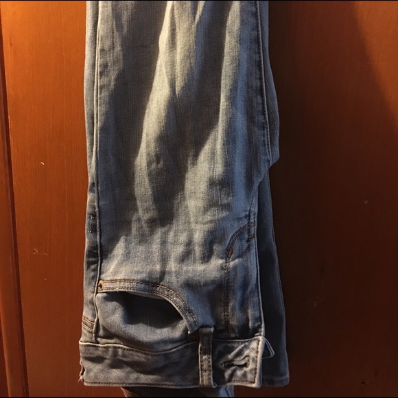 American Eagle light wash straight leg jeans