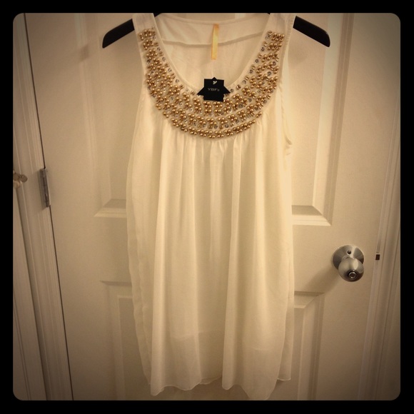 Gorgeous Flowy White Top