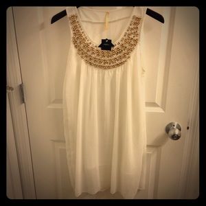 Gorgeous Flowy White Top