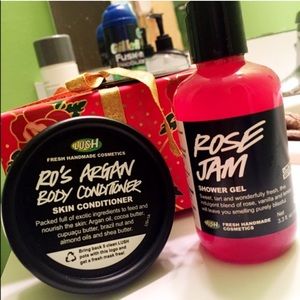 🌹LUSH Cosmetics Limited Ed. "Rosey Christmas" 🌹