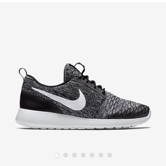 ISO! Black roshe flynit - Picture 1 of 2