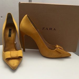 yellow heels with bow