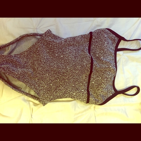 One piece swim suit - Picture 1 of 3