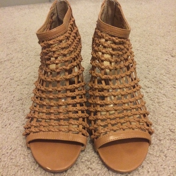 💥 SOLD Vince Camuto Leather Wedges