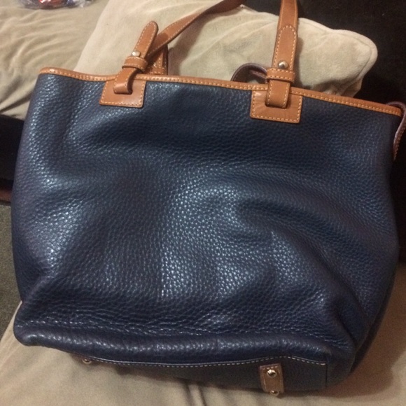 Dooney and bourke bag - Picture 2 of 3