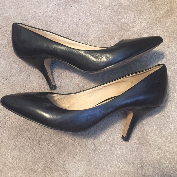 Black pumps