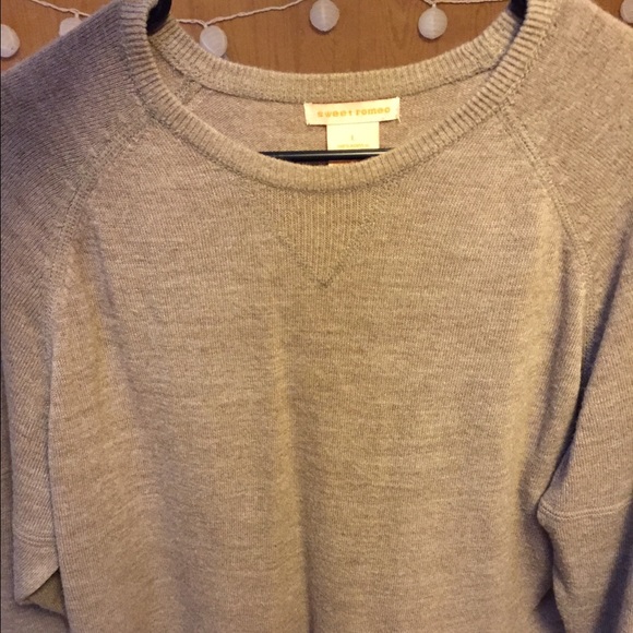 Sweater - Picture 1 of 3