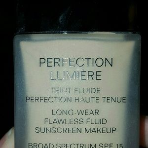 Chanel Perfection long-wear  Flawless Fluid