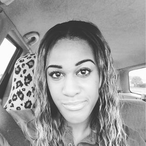 Meet your Posher, Cierra