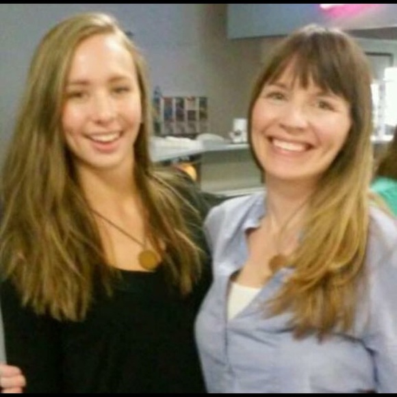 Meet your Posher, Debralee - Picture 1 of 1