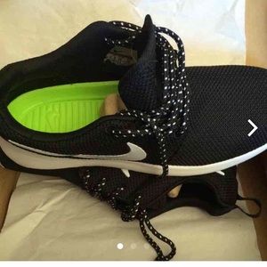 Black Roshe Sz 7 xxSOLDxx