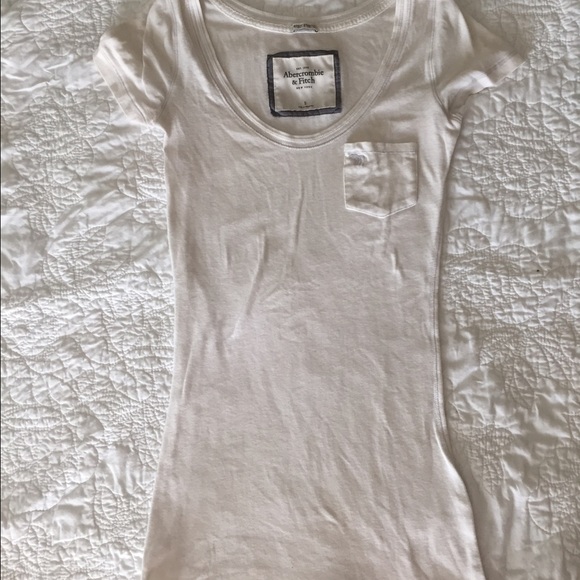 Abercrombie fitted white tee!