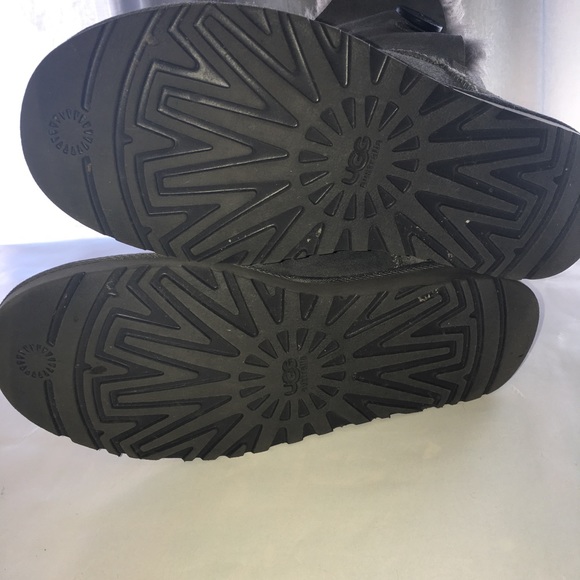 🚫SOLD🚫Ugg Bailey Button Grey - Picture 4 of 4