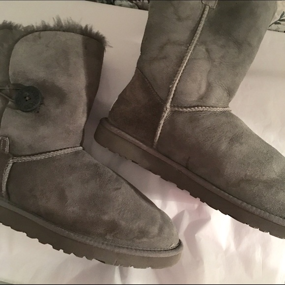 🚫SOLD🚫Ugg Bailey Button Grey - Picture 3 of 4