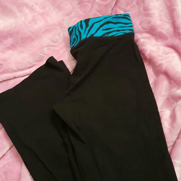 Victoria's secret yoga pants - Picture 3 of 3