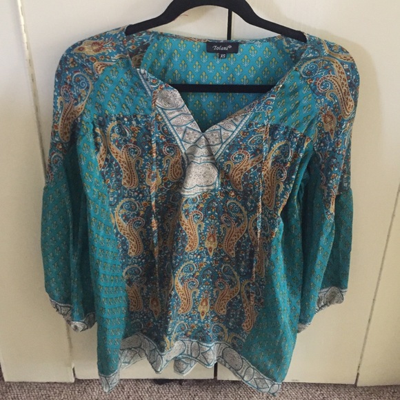 Tolani blouse size xs.