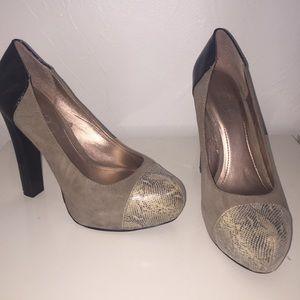BCBG pumps
