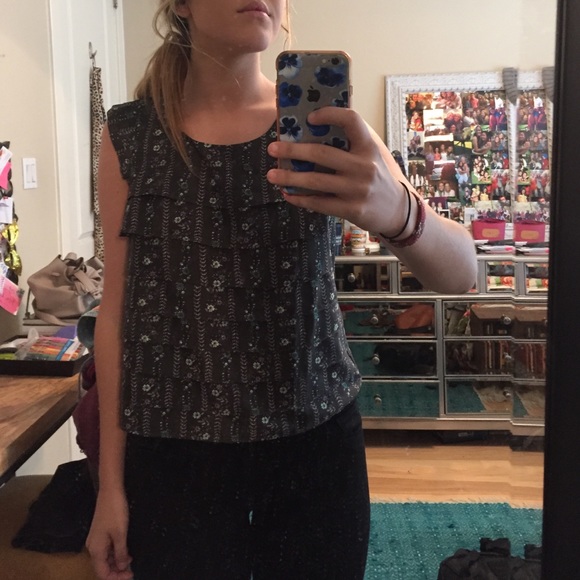 FUN Ruffle Top!!! - Picture 2 of 2