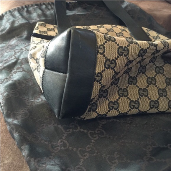 🎉Authentic Gucci monogrammed purse - Picture 2 of 4