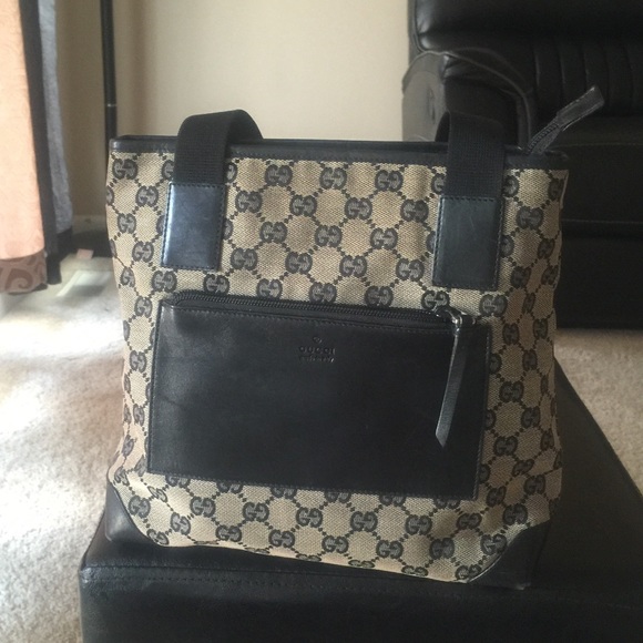 🎉Authentic Gucci monogrammed purse - Picture 3 of 4
