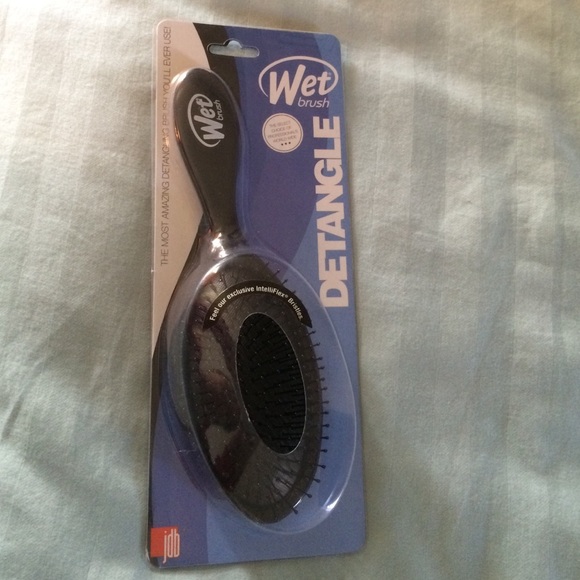 Hairbrush-- wet hair