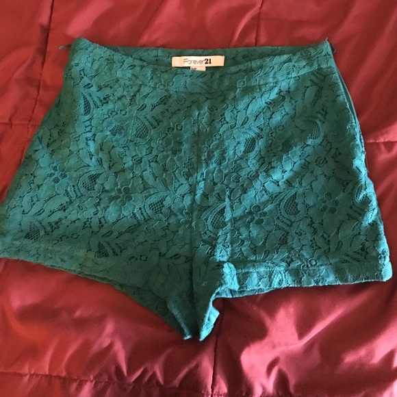LACE SHORTS