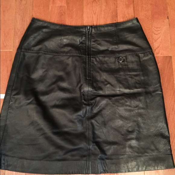 Mini high waisted black 100%leather skirt w lining - Picture 3 of 5