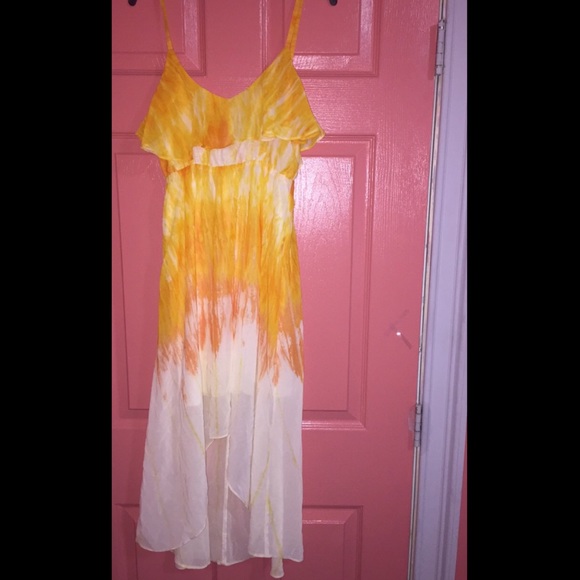 Maxi dress colors; White, yellow & orange :)