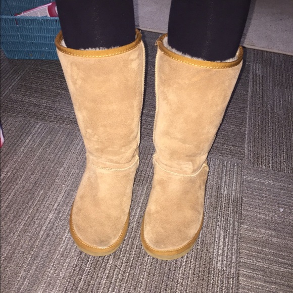UGG