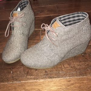 Toms wedges