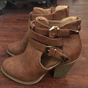 Brown strappy booties!