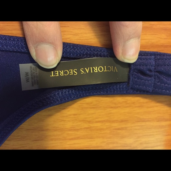 🚫🚫SOLD🚫🚫Victoria's Secret bikini top - Picture 2 of 3