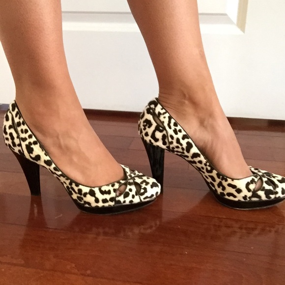 💗White House Black Market pumps