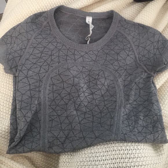 Lulu lemon run swiftly tee shirt