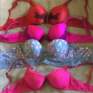 4 VICTORIAS SECRET BRAS
