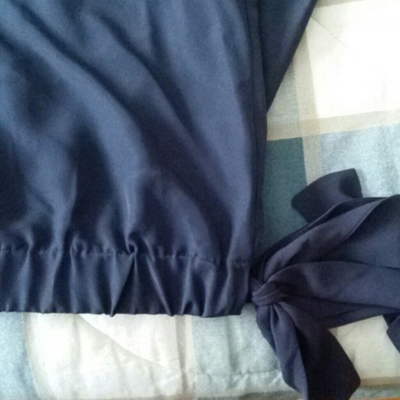 Micheal Kors new navy blouse with side tie. - Picture 4 of 4