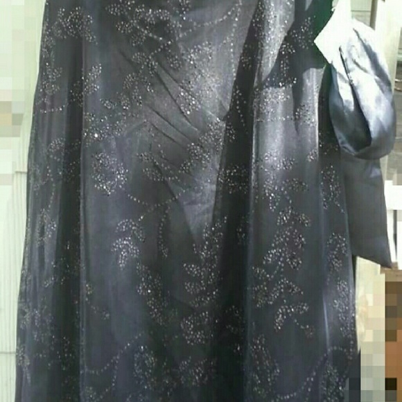 Formal/Cocktail dress - Picture 2 of 2