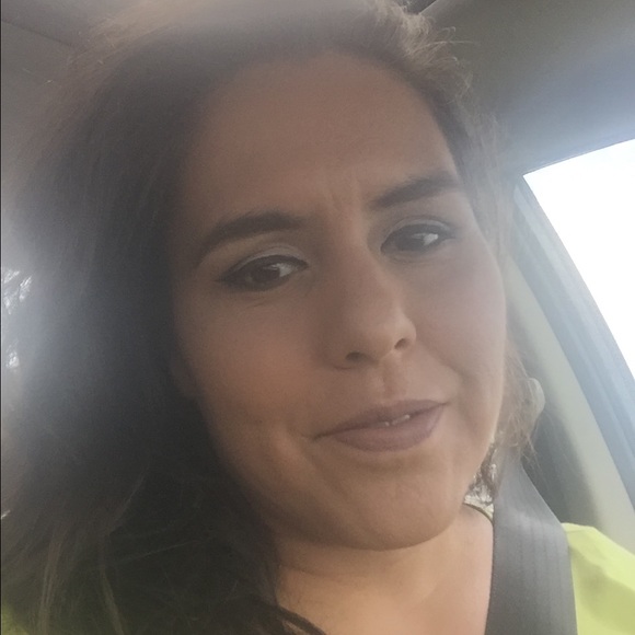 Meet your Posher, Kristin - Picture 2 of 2