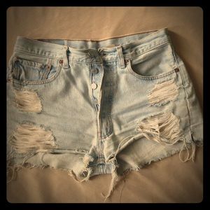 Levi distressed shorts