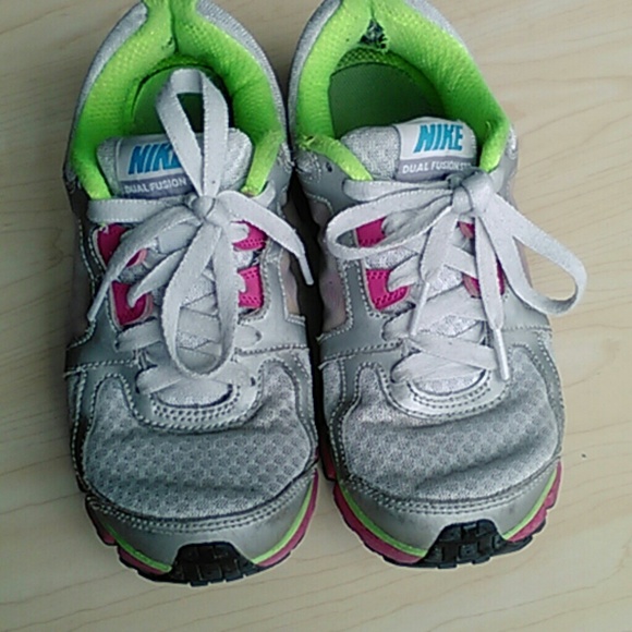 Nike Dual Fusion running shoes