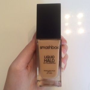 Smashbox Liquid Halo Foundation