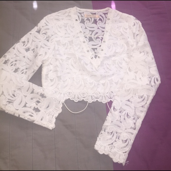 White long sleeve - Picture 1 of 3