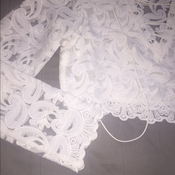 White long sleeve - Picture 2 of 3